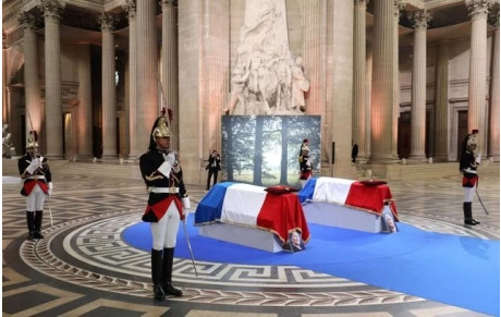 UNE ENTRÉE AU PANTHÉON REMARQUÉE